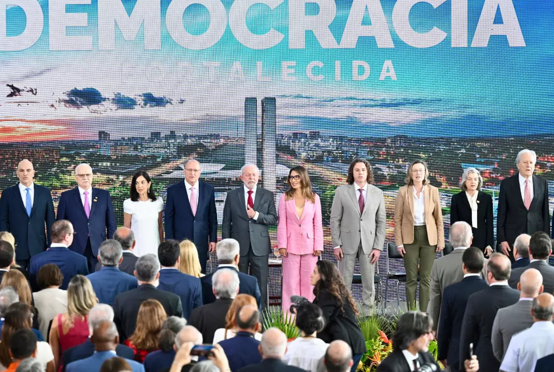 Lula contraria Congresso e veta redução de penas do 8/1 que beneficiaria Bolsonaro