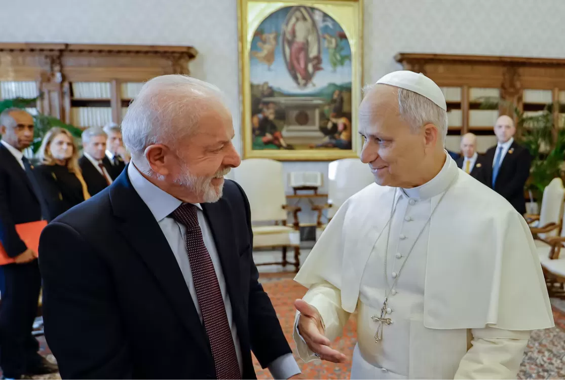 Em aceno aos católicos, Lula se solidariza com papa Leão XIV após críticas de Trump