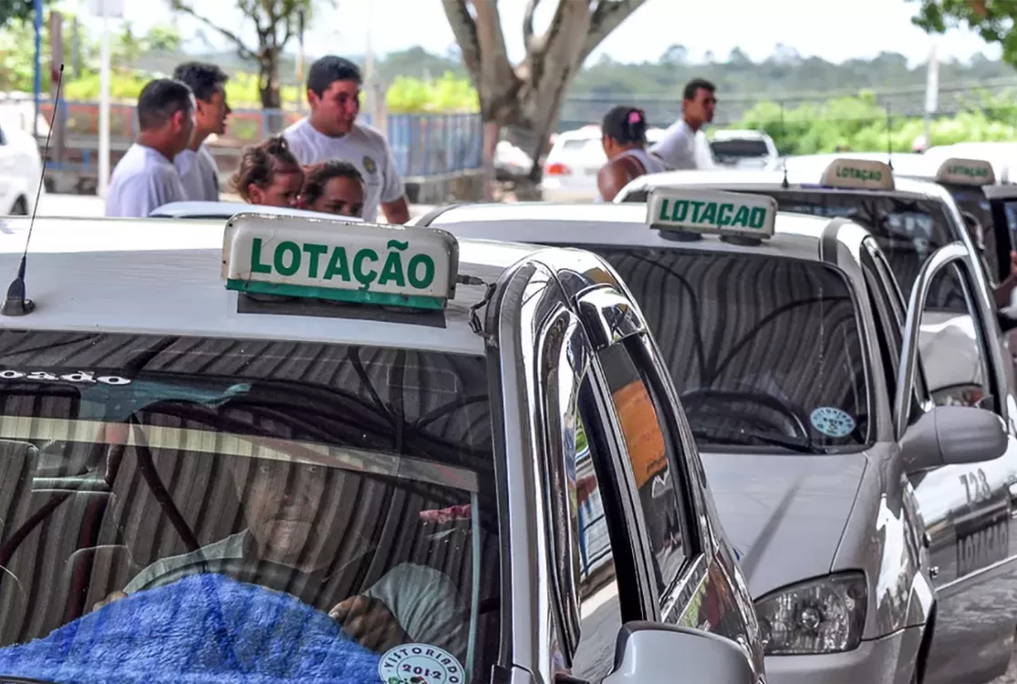 Taxi-lotação vira motivo de brigas e intrigas por atraso na regulamentação