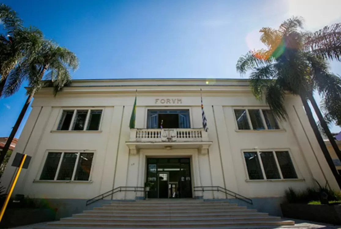 Justiça condena padre a seis anos de prisão por abusar de coroinha adolescente