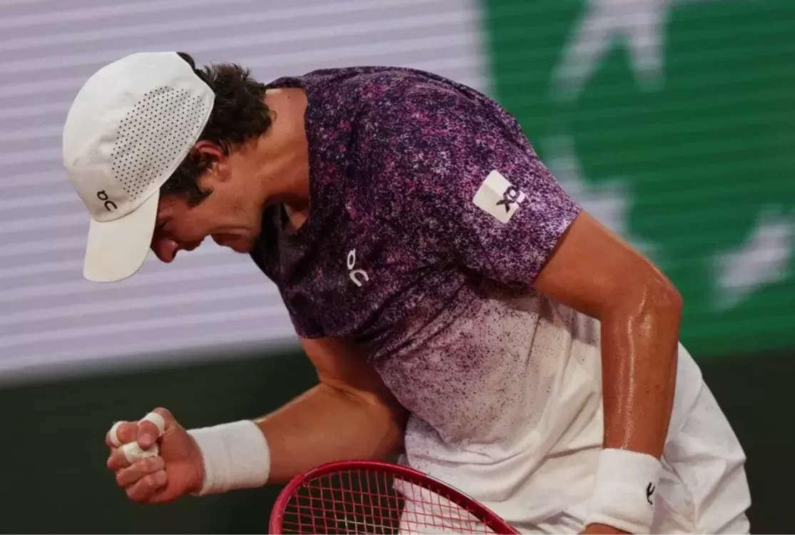 João Fonseca derrota Casper Ruud e está nas quartas de final de Roland Garros