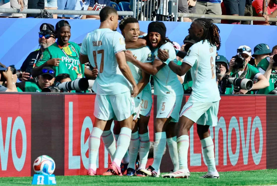 França não dá chance para Marrocos e vai à semifinal da Copa graças a Mbappé e Dembelé