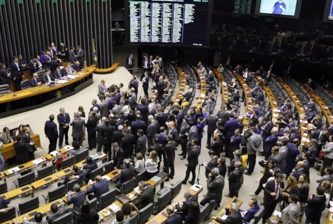Deputados turbinam gastos de cota com publicidade no Instagram e Facebook