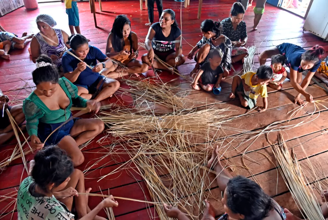Mulheres Paumari fortalecem tradição do teçume e geram oportunidades na Amazônia