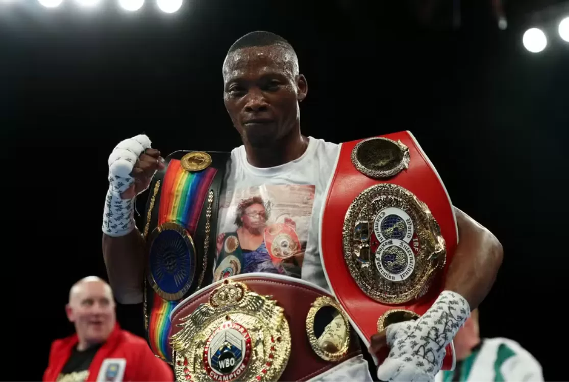 Pugilista bicampeão mundial é assassinado a tiros dentro de carro na porta de casa