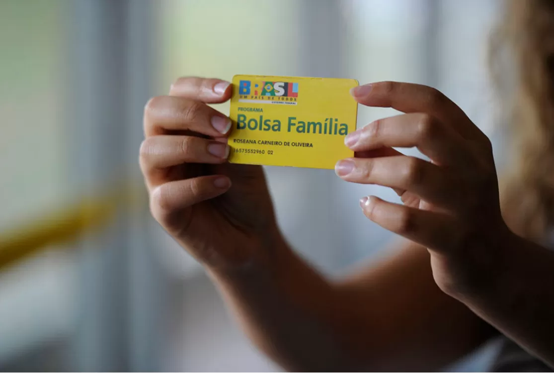 Lula reajusta Bolsa Família em 15% às vésperas da eleição; impacto é de R$ 5,8 bi
