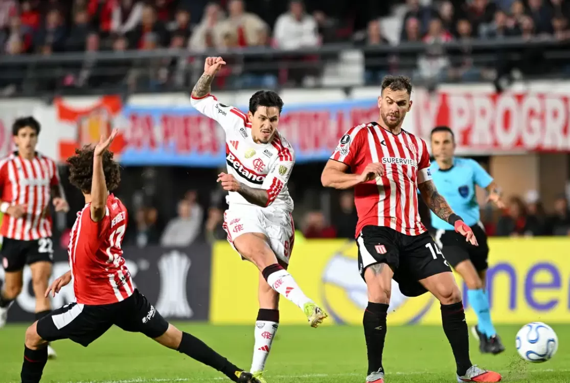 Flamengo joga mal, segura o empate contra o Estudiantes e volta vivo da Argentina